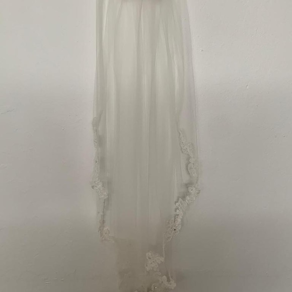 COPY - New Wedding Dress Size 6 - Picture 5 of 5